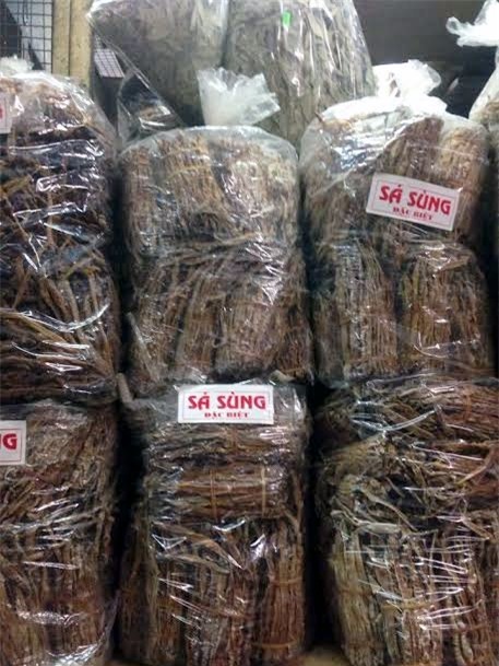 'Siêu' mỳ chính 5 triệu/kg chất đống đầy chợ Đồng Xuân