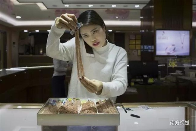 Ngôi làng nhiều vàng bạc châu báu nhất Trung Quốc: Xách túi nilon đựng vàng ròng đi ngoài đường cũng chẳng lo bị cướp - Ảnh 11.