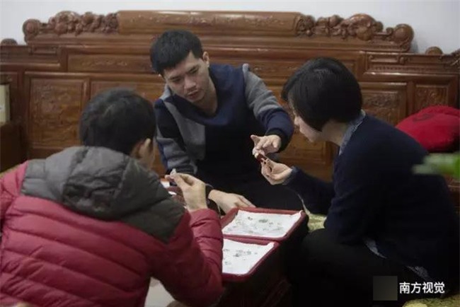 Ngôi làng nhiều vàng bạc châu báu nhất Trung Quốc: Xách túi nilon đựng vàng ròng đi ngoài đường cũng chẳng lo bị cướp - Ảnh 6.