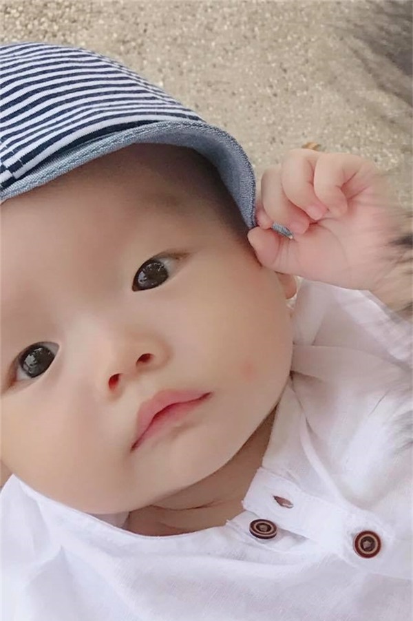 “Gục ngã” trước vẻ kháu khỉnh, đáng yêu của quý tử nhà Dương Cẩm Lynh - Tin sao Viet - Tin tuc sao Viet - Scandal sao Viet - Tin tuc cua Sao - Tin cua Sao