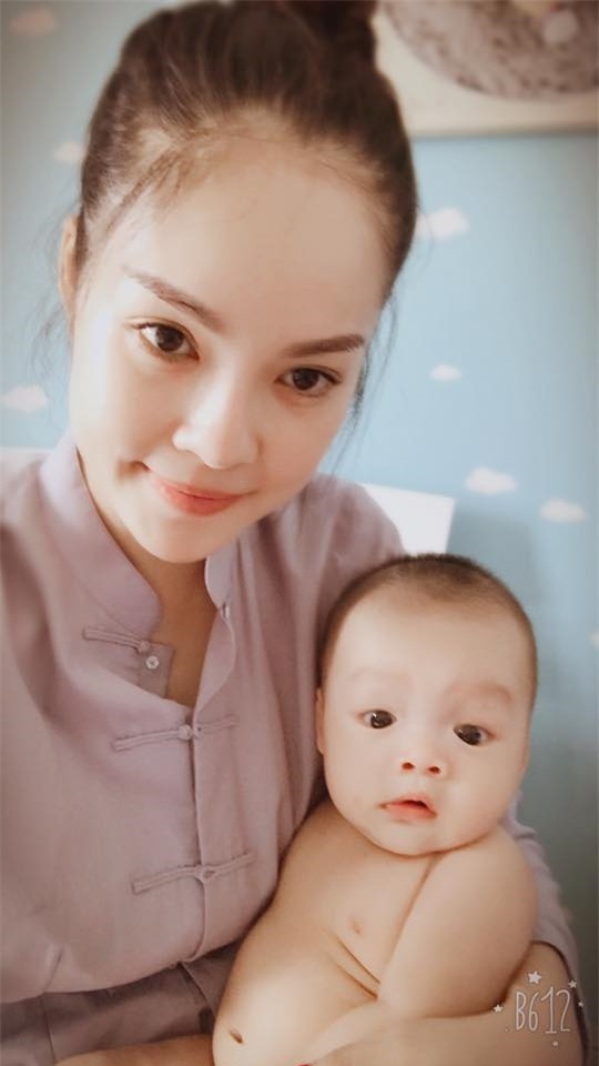 “Gục ngã” trước vẻ kháu khỉnh, đáng yêu của quý tử nhà Dương Cẩm Lynh - Tin sao Viet - Tin tuc sao Viet - Scandal sao Viet - Tin tuc cua Sao - Tin cua Sao