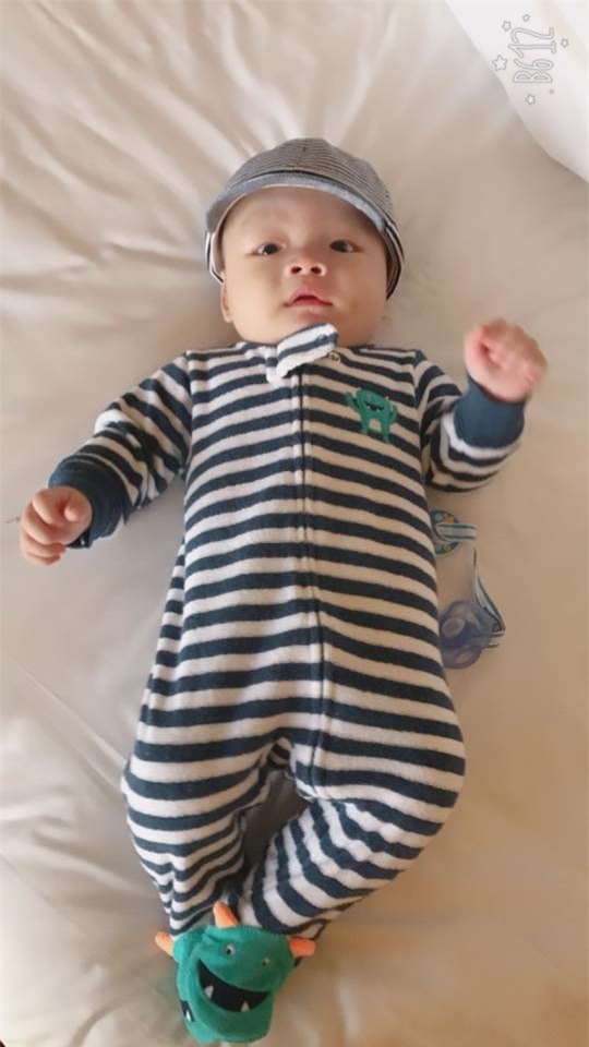 Người đẹp thường xuyên chia sẻ hình ảnh của con trai lên trang cá nhân và nhận được nhiều lời khen từ khán giả. - Tin sao Viet - Tin tuc sao Viet - Scandal sao Viet - Tin tuc cua Sao - Tin cua Sao