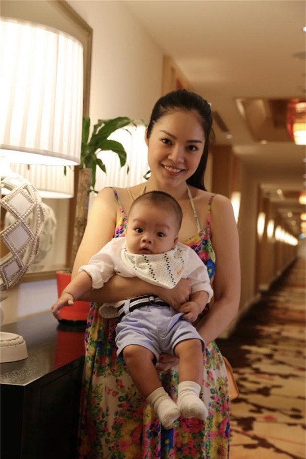 “Gục ngã” trước vẻ kháu khỉnh, đáng yêu của quý tử nhà Dương Cẩm Lynh - Tin sao Viet - Tin tuc sao Viet - Scandal sao Viet - Tin tuc cua Sao - Tin cua Sao