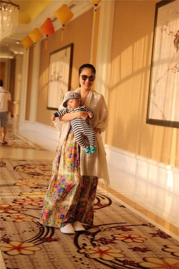 Cậu bé sở hữu đôi mắt to, tròn đen láy cùng gương mặt bụ bẫm, đáng yêu. - Tin sao Viet - Tin tuc sao Viet - Scandal sao Viet - Tin tuc cua Sao - Tin cua Sao