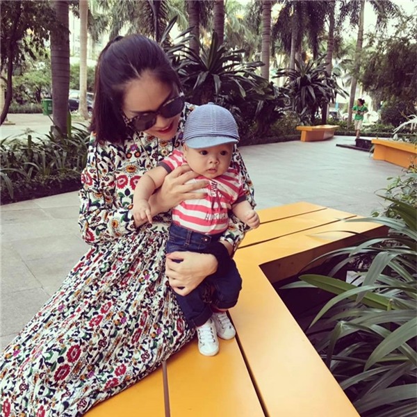 “Gục ngã” trước vẻ kháu khỉnh, đáng yêu của quý tử nhà Dương Cẩm Lynh - Tin sao Viet - Tin tuc sao Viet - Scandal sao Viet - Tin tuc cua Sao - Tin cua Sao