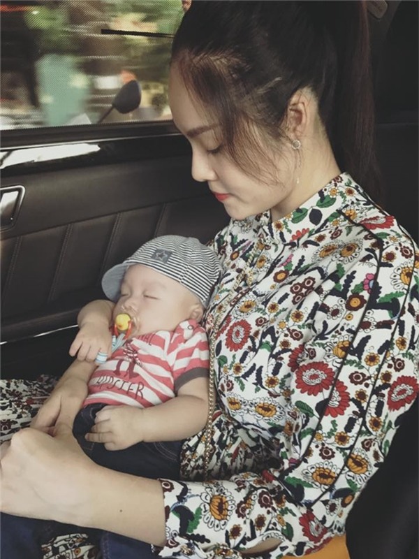 “Gục ngã” trước vẻ kháu khỉnh, đáng yêu của quý tử nhà Dương Cẩm Lynh - Tin sao Viet - Tin tuc sao Viet - Scandal sao Viet - Tin tuc cua Sao - Tin cua Sao