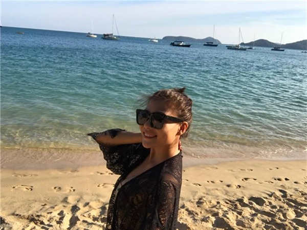 Thúy Diễm diện bikini gợi cảm cùng Lương Thế Thành tình tứ dạo biển - Tin sao Viet - Tin tuc sao Viet - Scandal sao Viet - Tin tuc cua Sao - Tin cua Sao