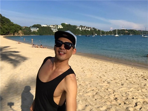 Lương Thế Thành tạo dáng nhí nhố trên bãi biển. Nam diễn viên từng chia sẻ rằng anh đã tạm gác lại toàn bộ công việc trong dịp Tết để dành trọn thời gian cho gia đình và vợ mới cưới. - Tin sao Viet - Tin tuc sao Viet - Scandal sao Viet - Tin tuc cua Sao - Tin cua Sao