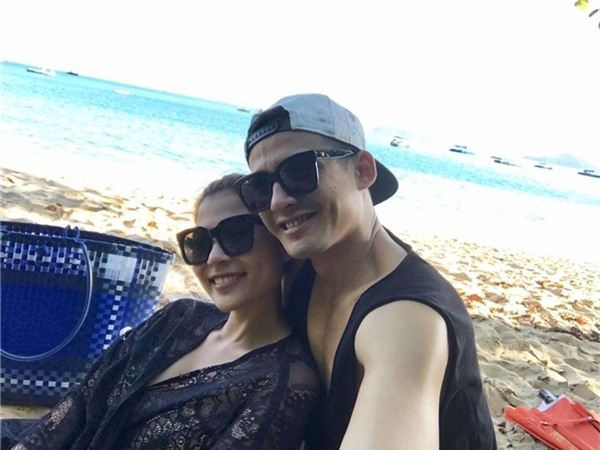 Thúy Diễm diện bikini gợi cảm cùng Lương Thế Thành tình tứ dạo biển - Tin sao Viet - Tin tuc sao Viet - Scandal sao Viet - Tin tuc cua Sao - Tin cua Sao