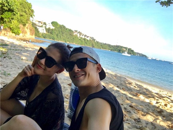 ​
Nữ diễn viêntình cảm bênông xã điển trai trên bãi biển. - Tin sao Viet - Tin tuc sao Viet - Scandal sao Viet - Tin tuc cua Sao - Tin cua Sao