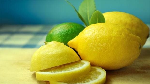 Chua nam da don gian tu khoai tay va nuoc chanh