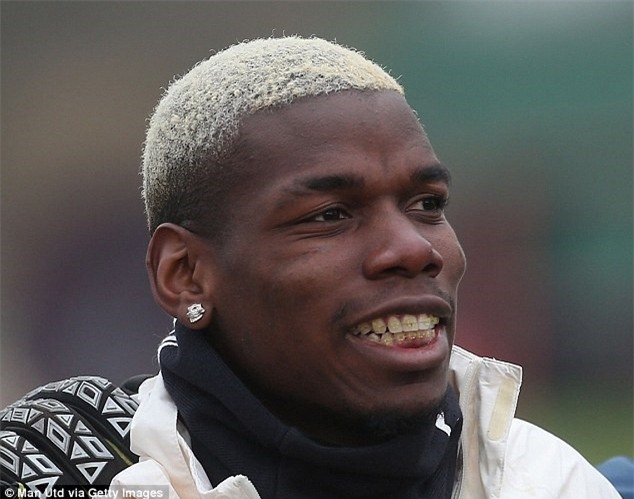 Hoc Ronaldinho, Pogba 'dong dao keo' de chinh sua ham rang hinh anh 2