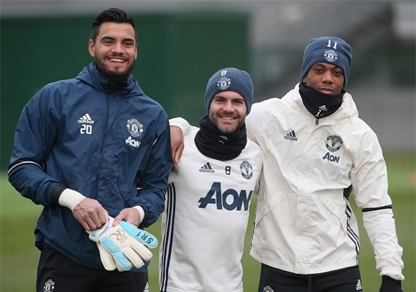 Hoc Ronaldinho, Pogba 'dong dao keo' de chinh sua ham rang hinh anh 5