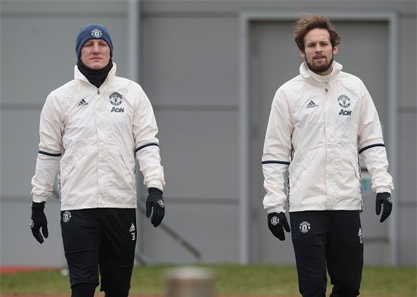 Hoc Ronaldinho, Pogba 'dong dao keo' de chinh sua ham rang hinh anh 8