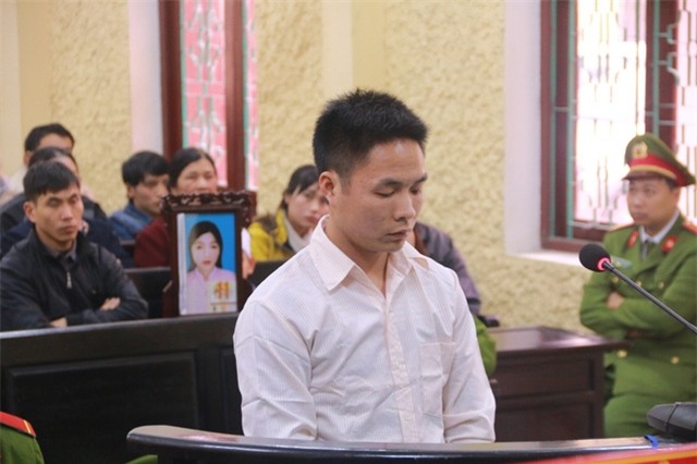 Đối tượng Lê Văn Tú trước vành móng ngựa khai toàn bộ hành vi giết hại chị H - người tình hơn mình 7 tuổi.