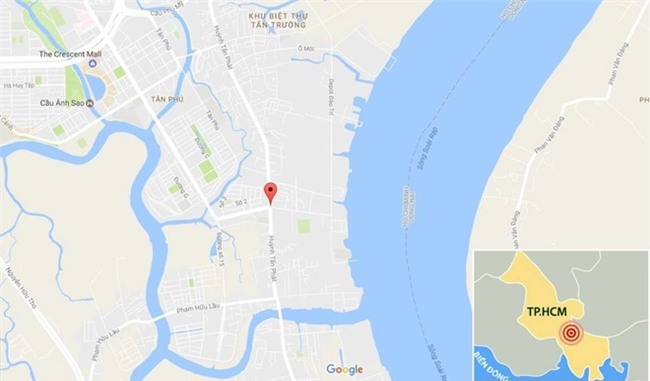 Xe tai cuon 4 nguoi vao gam, mot be trai 3 tuoi tu vong hinh anh 2