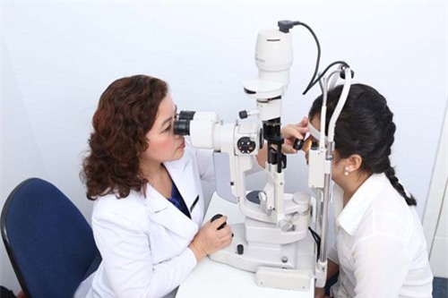 lam dep mat nho kinh ap trong: doc + la + dep + re = mu mat - 1