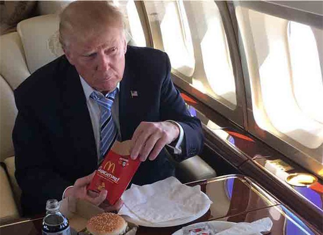 Hé lộ nguyên nhân Trump nghiện đồ ăn nhanh - Ảnh 1.