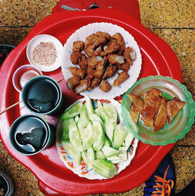 5 hàng nem chua cực ngon nên thưởng thức nhân ngày Hà Nội gió mùa - Ảnh 1.