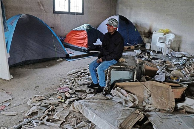 Vì những chiếc áo phao giết người, hàng trăm dân di cư chết đuối trên biển - Ảnh 3.