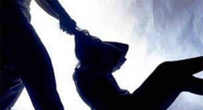 Nam thanh niên siết cổ cô gái 17 tuổi để cướp xe cùng 20 ngàn đồng rồi bỏ trốn - Ảnh 1.