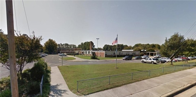 my: co giao bi bat vi cuong buc nam sinh suot 8 thang hinh anh 2