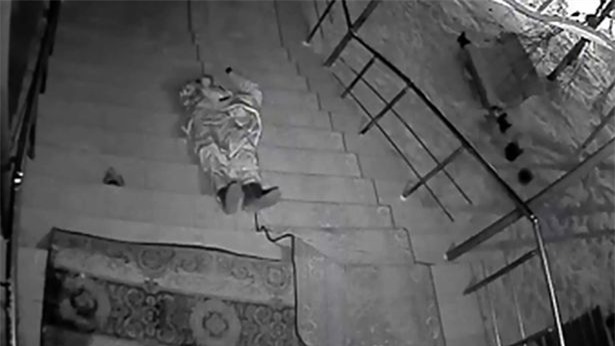 Người đàn ông tật nguyền bị bỏ mặc ngoài trung tâm chăm sóc tới chết giữa thời tiết -30 độ C - Ảnh 2.