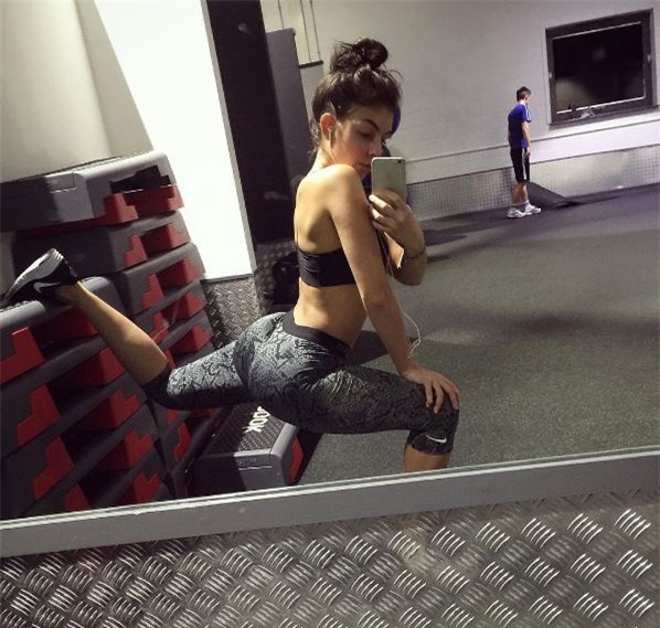 Vòng 3 nảy nở, bạn gái Ronaldo bị tố đụng dao kéo nâng cấp - Ảnh 4.