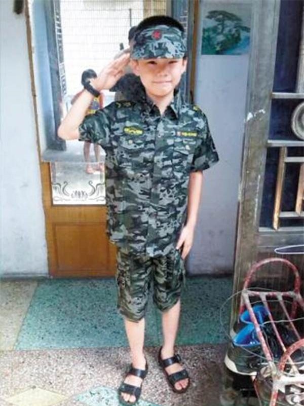 Cậu học trò nhỏ nhảy lầu tự vẫn khiến các bậc phụ huynh và xã hội bừng tỉnh - Ảnh 3.