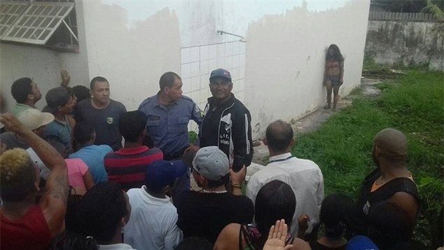 Bi kịch chồng bi kịch: Người phụ nữ bị ném vào đống lửa vì nghi gây ra vụ cháy khiến bé 2 tuổi tử vong - Ảnh 3.