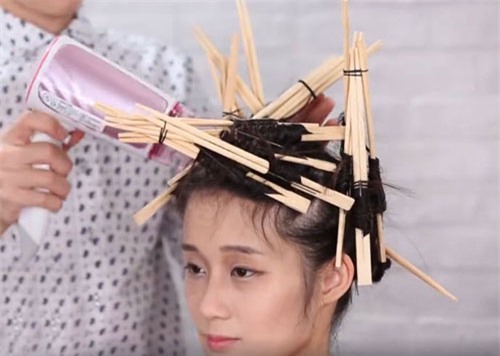 Sau Angela Phương Trinh, tóc xoăn xù mì bắt đầu khiến các tín đồ làm đẹp Việt ‘sủng ái’-7