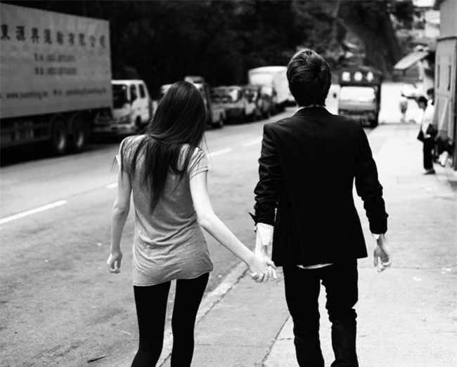 Đừng lo mất chồng, cứ nhìn vào những điểm này là đủ thấy chồng vẫn yêu bạn phát điên - Ảnh 1.