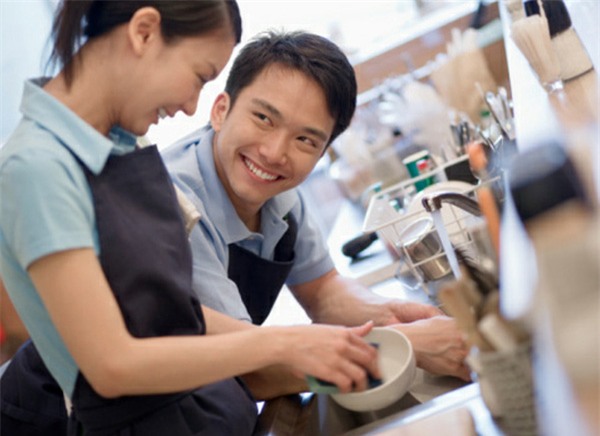 Đừng lo mất chồng, cứ nhìn vào những điểm này là đủ thấy chồng vẫn yêu bạn phát điên - Ảnh 2.