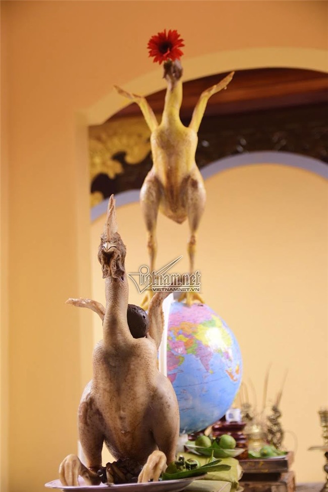 Độc đáo thế ‘gà bay’ trên cỗ cúng rằm tháng Giêng