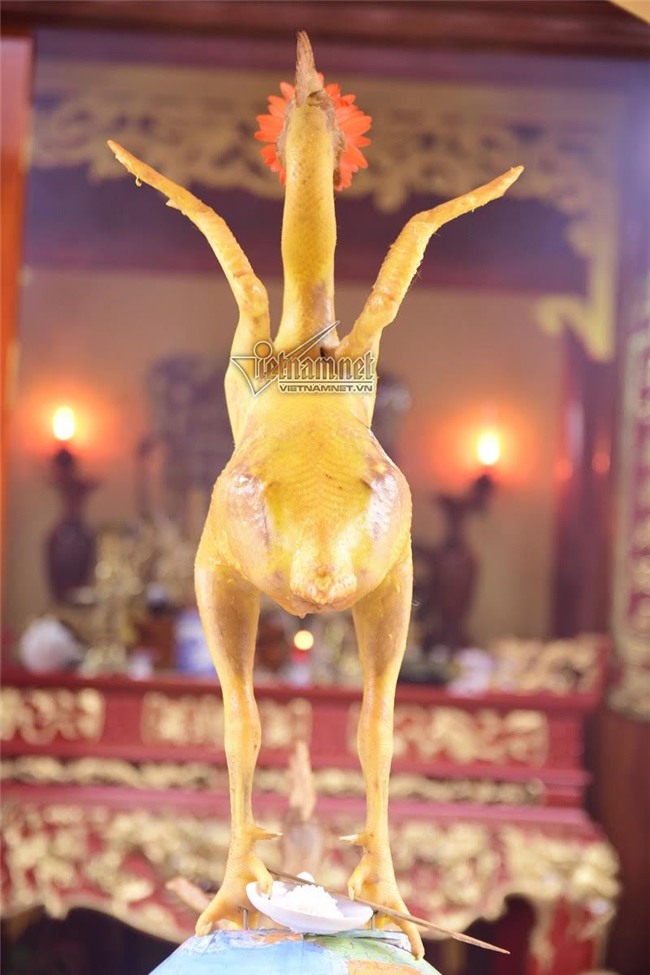 Độc đáo thế ‘gà bay’ trên cỗ cúng rằm tháng Giêng