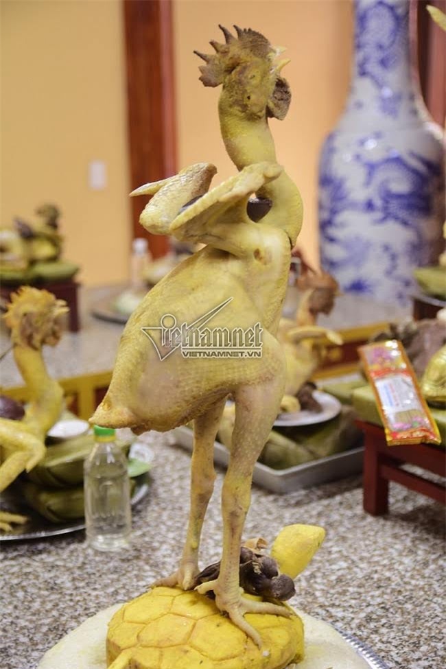Độc đáo thế ‘gà bay’ trên cỗ cúng rằm tháng Giêng