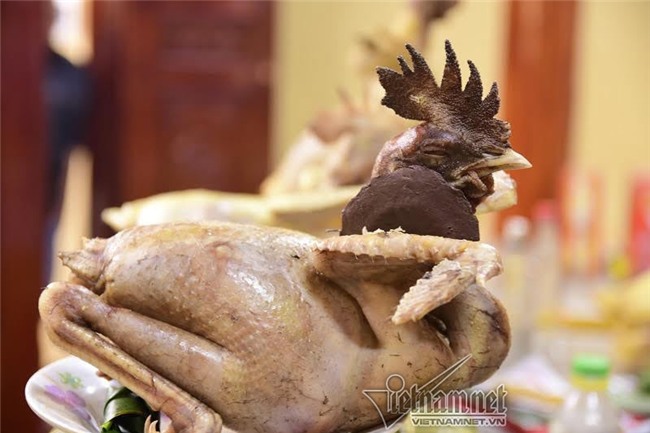 Độc đáo thế ‘gà bay’ trên cỗ cúng rằm tháng Giêng