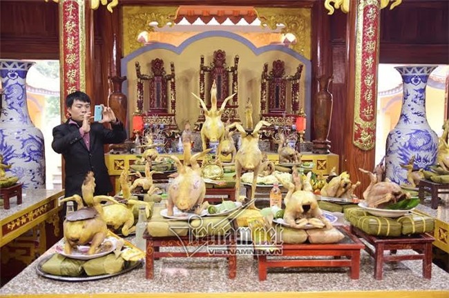 Độc đáo thế ‘gà bay’ trên cỗ cúng rằm tháng Giêng