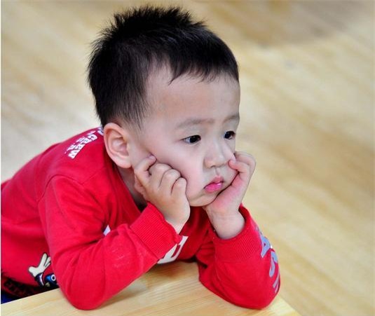 Có thể bố mẹ không tin, nhưng trẻ cũng cần được bỏ mặc với nỗi buồn chán vì...  - Ảnh 2.