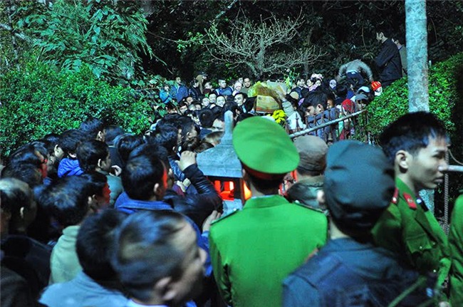 anh: bien nguoi chen chuc du khai an den tran trong dem hinh anh 15