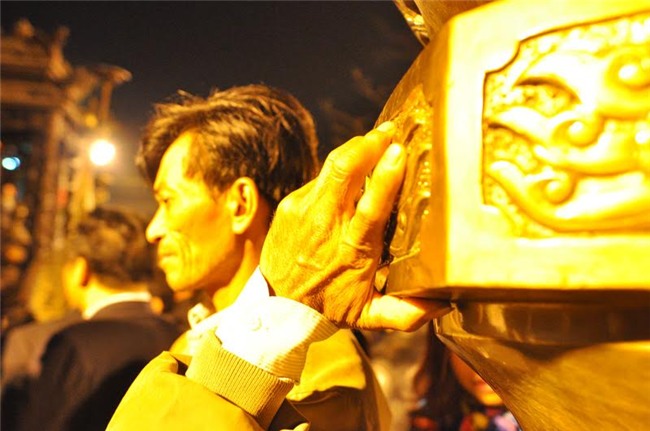 anh: bien nguoi chen chuc du khai an den tran trong dem hinh anh 16