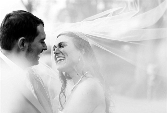 Lời tâm sự nghẹn ngào của cô gái bị chính người thân lạm dụng tình dục tập thể khi mới 10 tuổi - Ảnh 3.