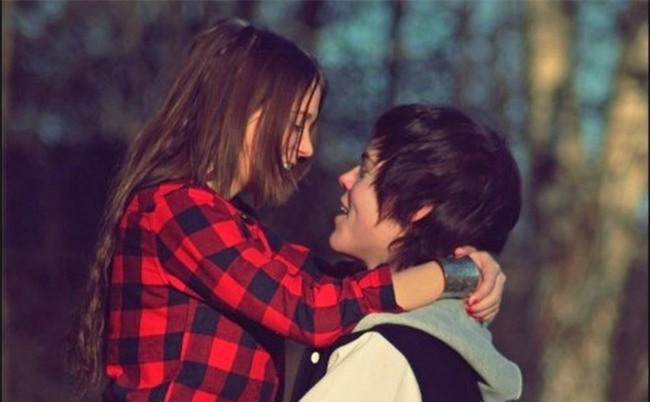 Đi đăng ký kết hôn, vợ nói một câu khiến tất cả cười ầm ầm trừ chồng