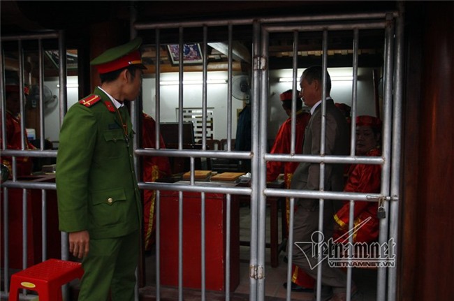 Ấn đền Trần 'ế' chỉ sau 2 giờ