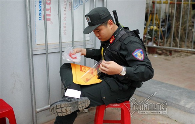 Ấn đền Trần 'ế' chỉ sau 2 giờ