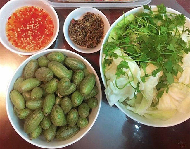 Bắp cải cuộn nhót xanh chấm chẩm chéo - món ăn chỉ nghĩ đã ứa nước miếng - Ảnh 2.