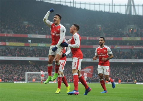 Niềm vui chiến thắng của các cầu thủ Arsenal