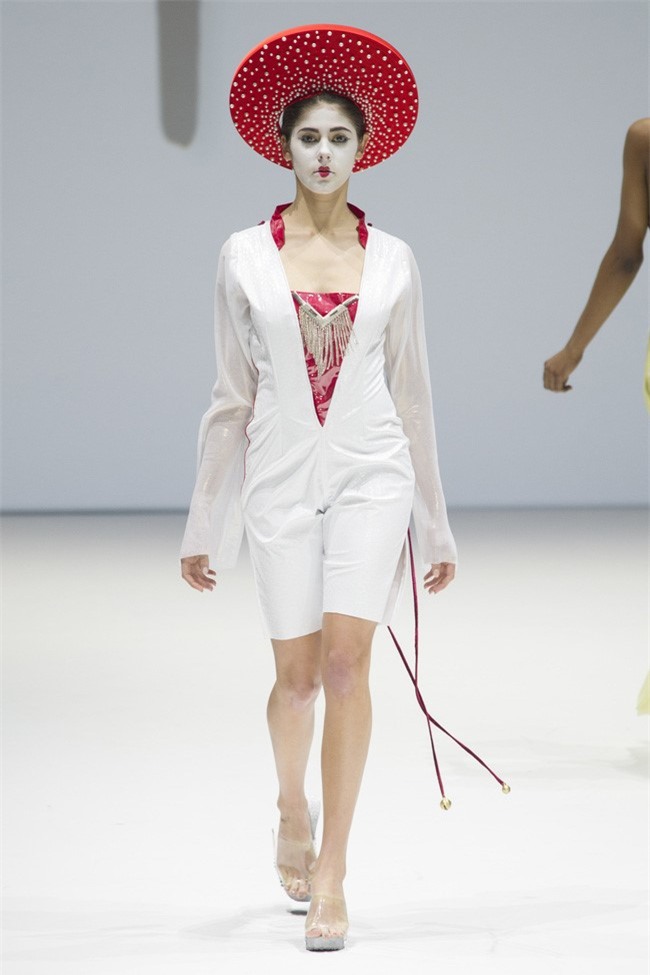 man doi dau, non quai thao bat ngo xuat hien tai tuan le thoi trang new york - 4