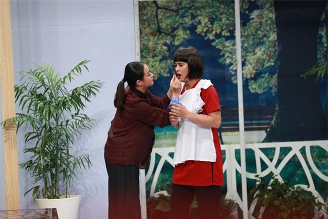 Tran Thanh gia gai lam khan gia xuc dong o tap cuoi On gioi hinh anh 7