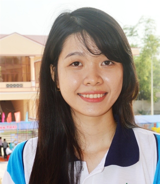 Nữ sinh Đỗ Thị Phương Thảo sau khi tốt nghiệp đại học loại giỏi đã tình nguyện lên đường nhập ngũ.